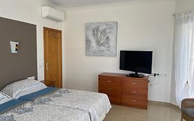 Villa Camakini With Heated Pool And Sea View